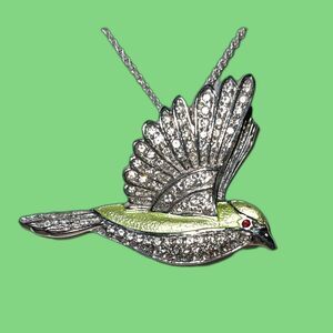 Rhinestones Bird Pendant W/Silver Tone Chain Necklace Green Enamal Body Of Bird